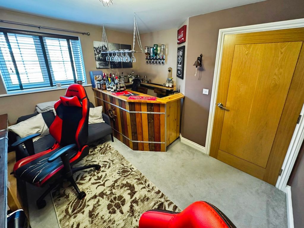 Property photo 3 of 18 Pbox-Img.Jpg