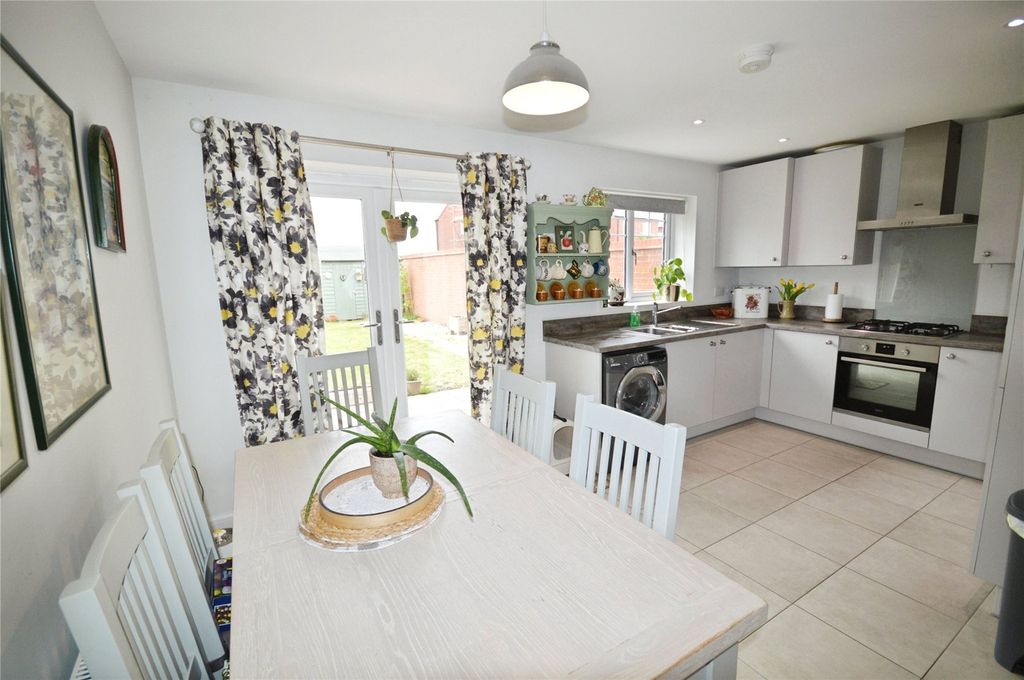 Property photo 2 of 18 Kitchen/Dining Room