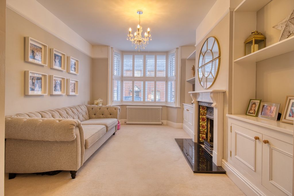 Property photo 2 of 14 Lounge - Ewemove Swindon South