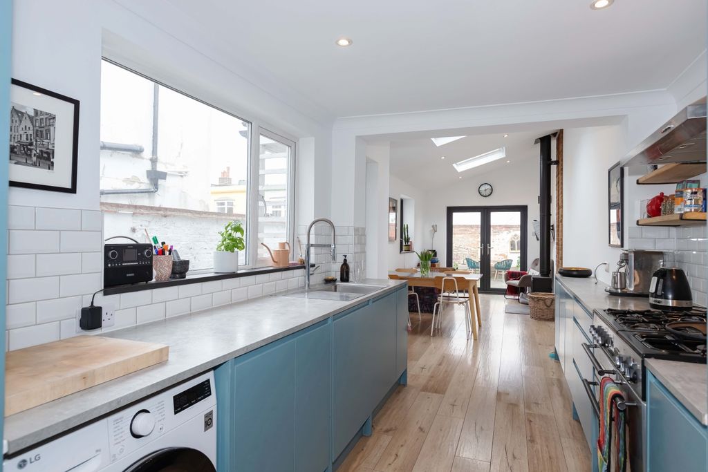 Property photo 2 of 25 Hertford Rd_16