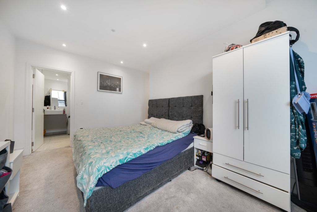 Property photo 3 of 9 969844 (4)