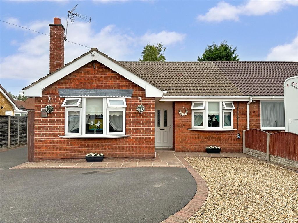 Property photo 1 of 17 Front Aspect (2) 437