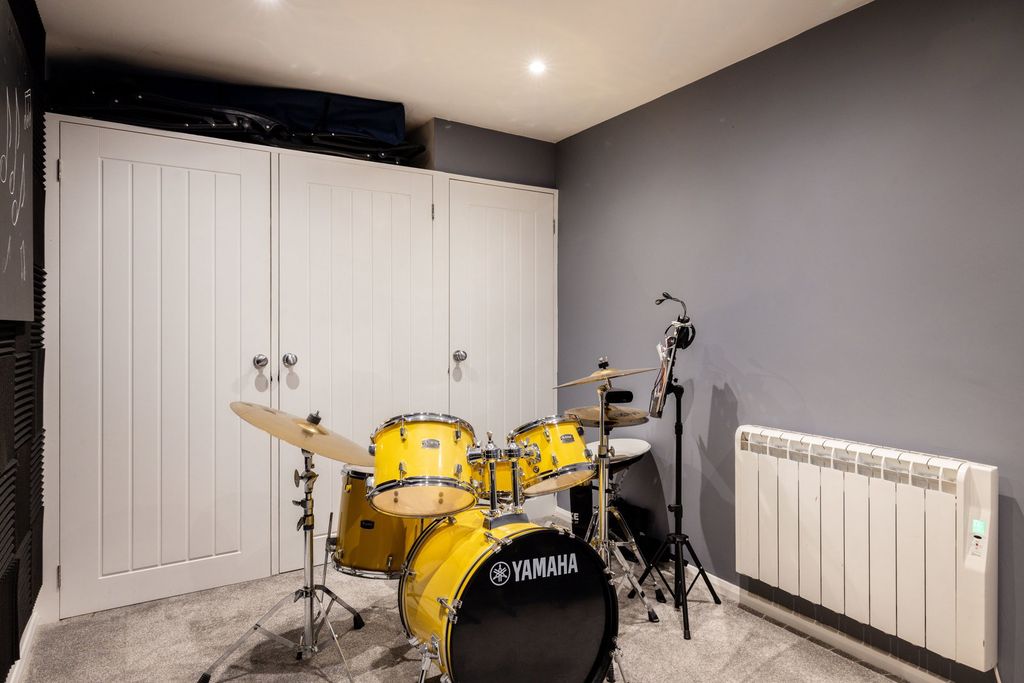 Additional image 14 of 4 bed detached house for saleKingfisher Drive, Haywards Heath, West Sussex RH16