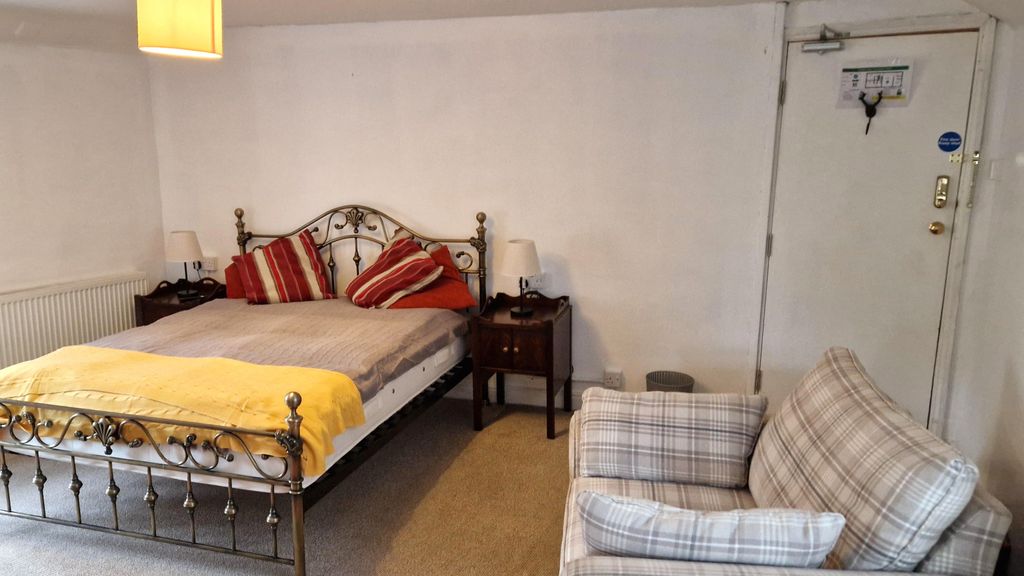 Property photo 3 of 8 Private Bedroom