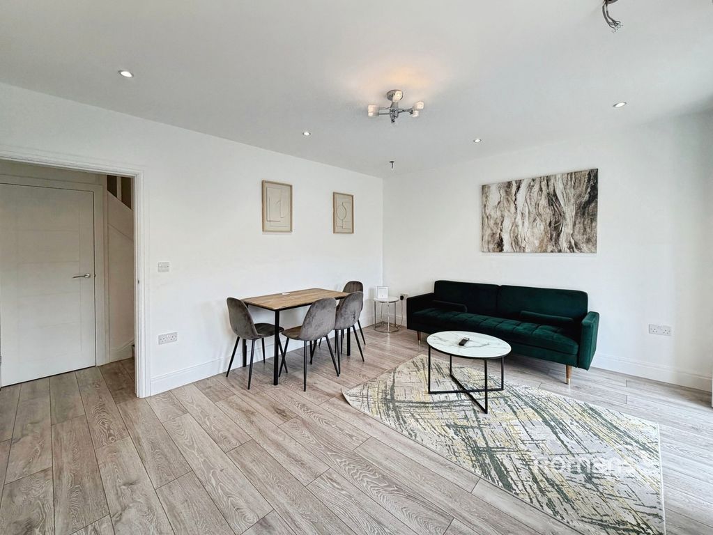 Property photo 3 of 10 Pbox-Img.Jpg