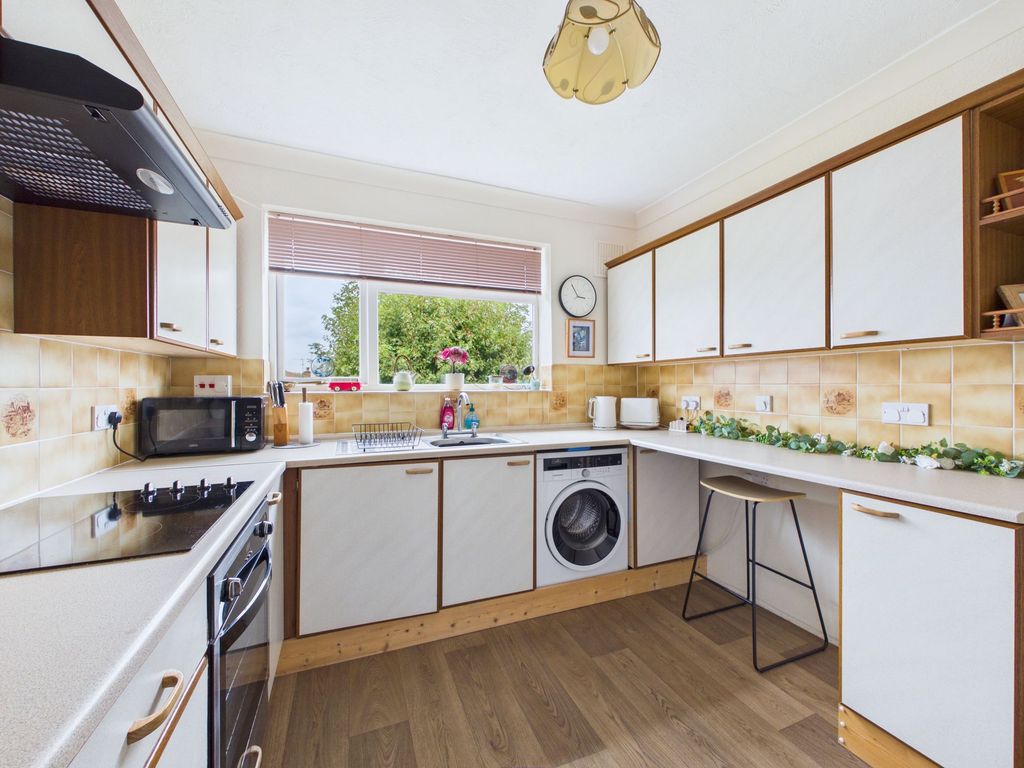 Property photo 2 of 12 Kitchen