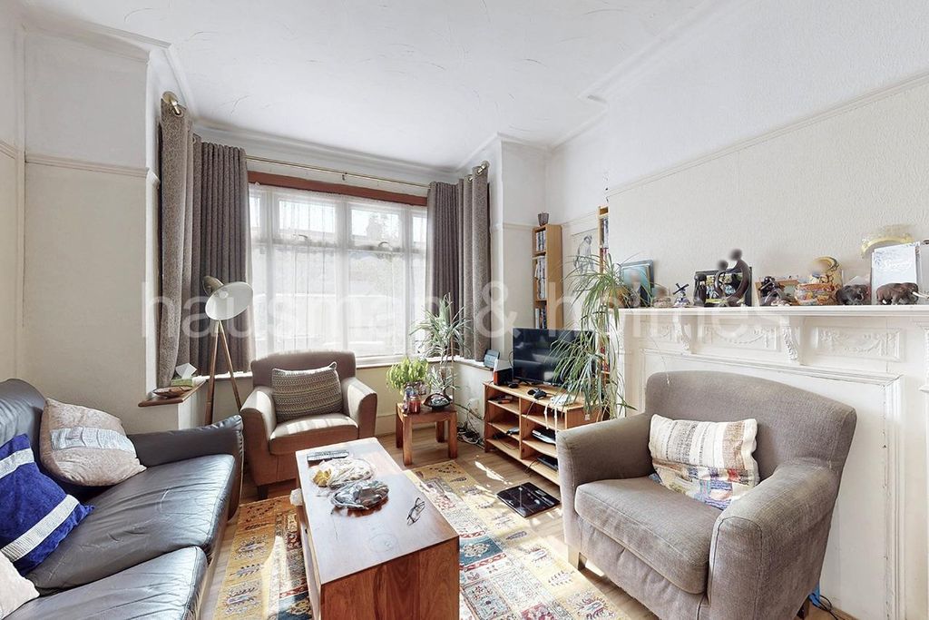 Property photo 2 of 15 W03.Jpg