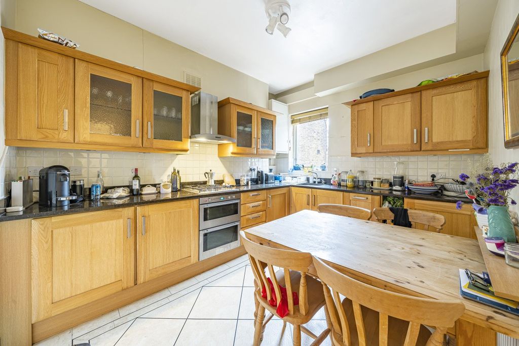 Property photo 2 of 6 Picture No. 10