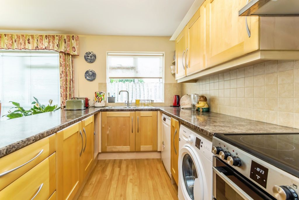 Property photo 2 of 17 Kitchen