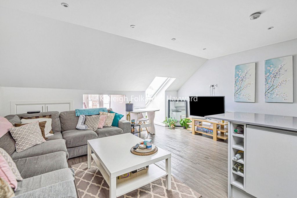 Property photo 2 of 6 Picture No. 12