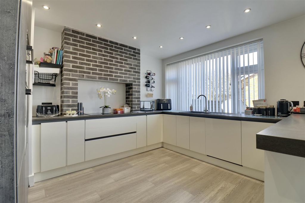 Property photo 1 of 18 2E4D7737-1Fc8-49B5-98Bb-F50Cf736Dfbe_1_201_A.Jpeg