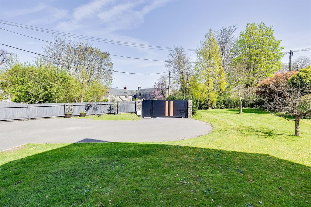 Property photo 3 of 34