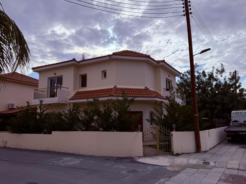 Property photo 2 of 23