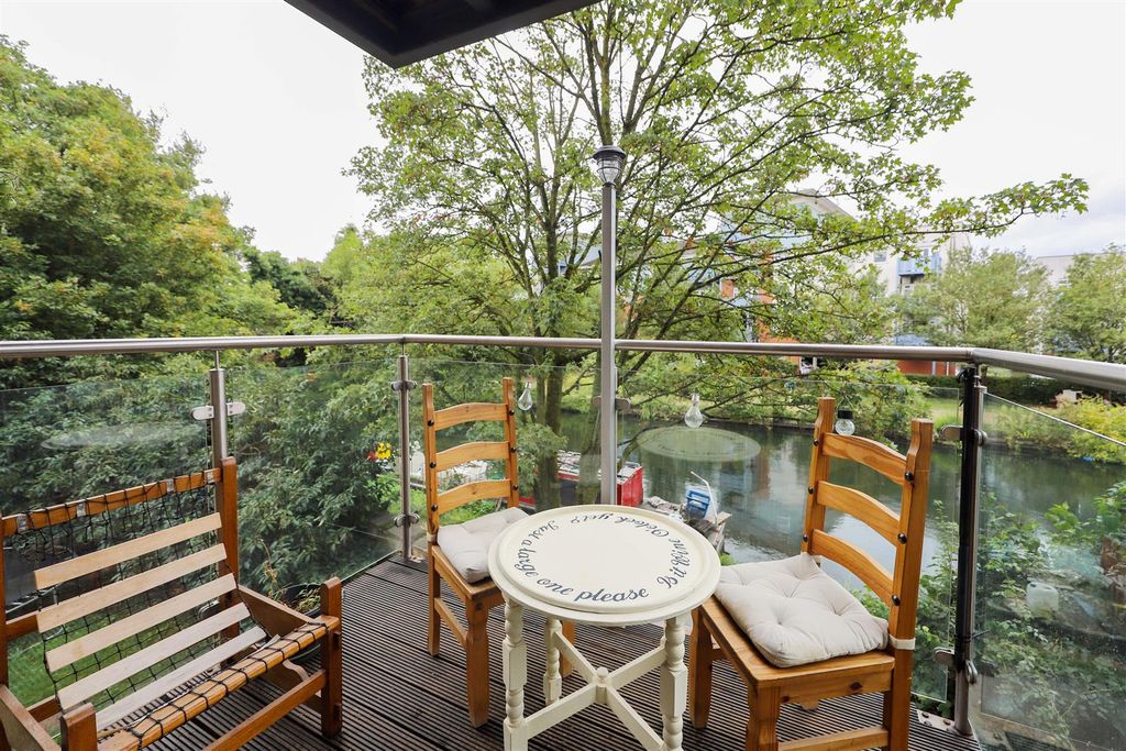 Property photo 1 of 13 Balcony