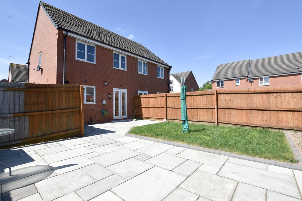 Property photo 2 of 14 Rear Enclosed Garden