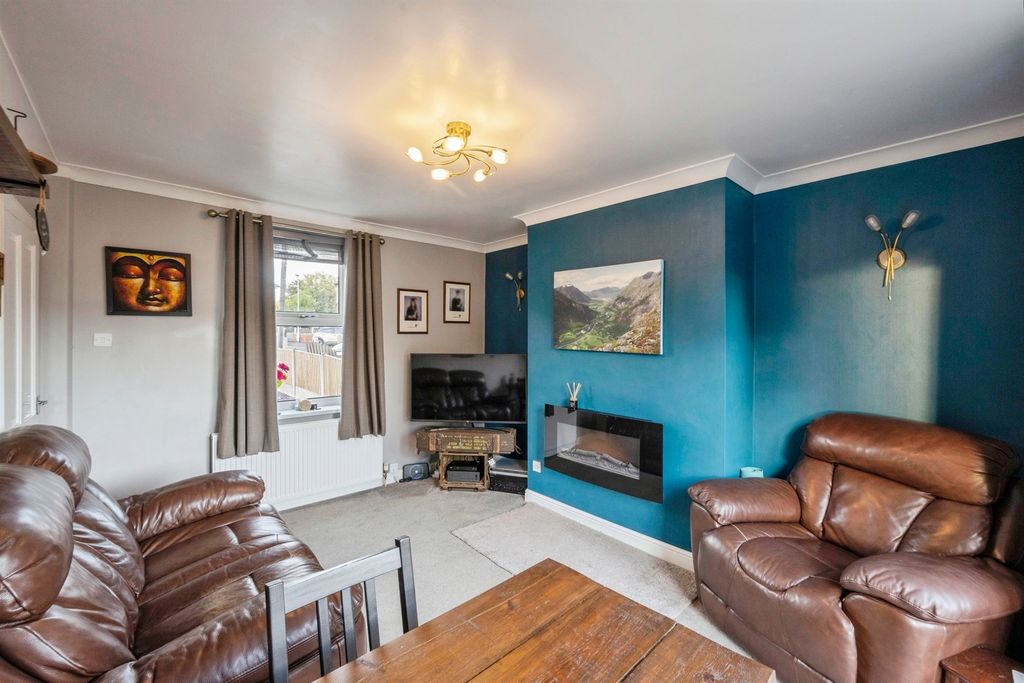 Property photo 2 of 17