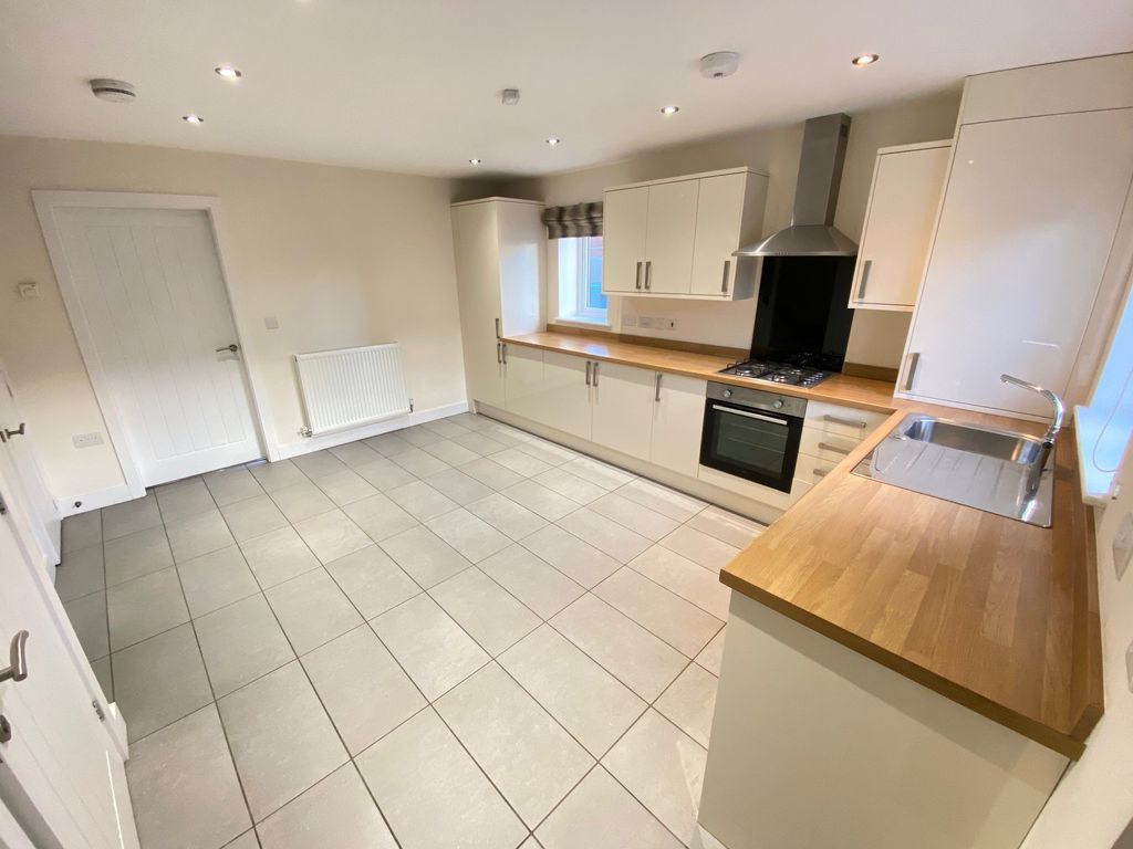 Property photo 2 of 12 Kitchen