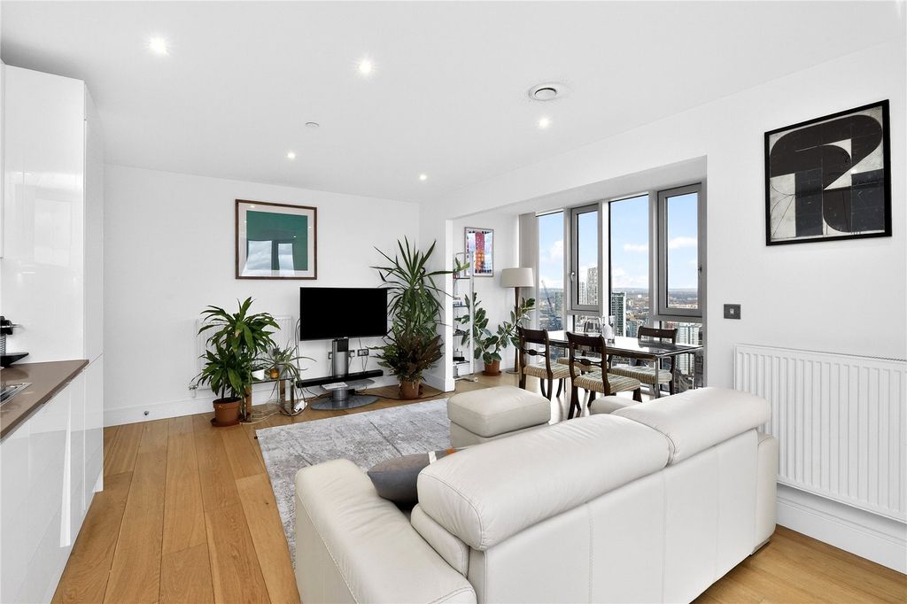 Property photo 2 of 17 Reception/Kitchen