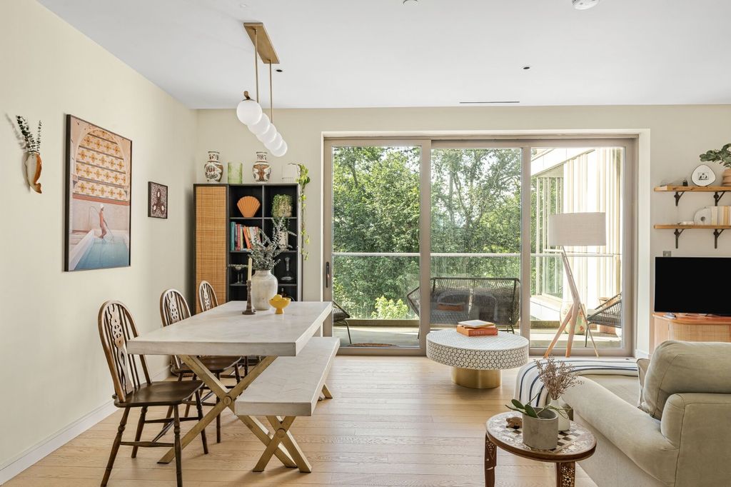 Property photo 1 of 17 Reception/Kitchen
