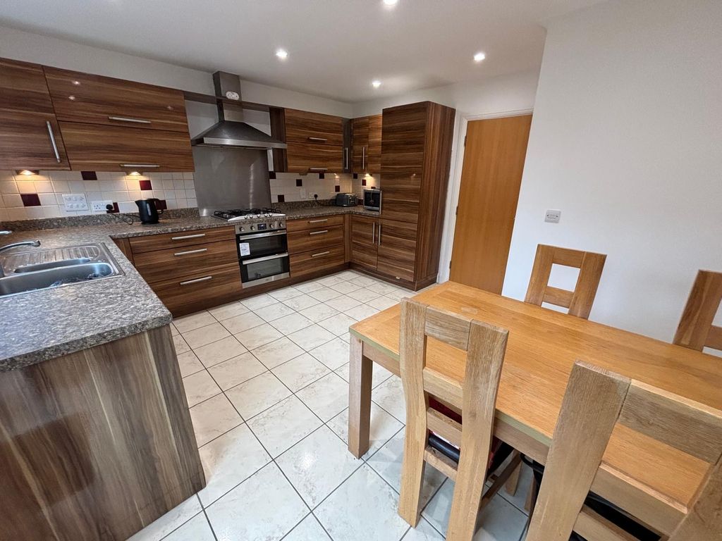 Property photo 3 of 11 Image