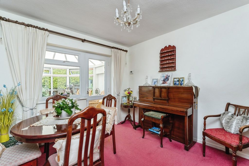 Property photo 3 of 31 Dining Room