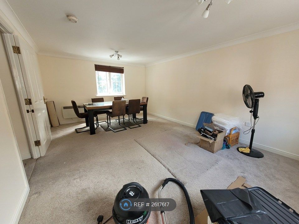 Property photo 3 of 10 Living Room
