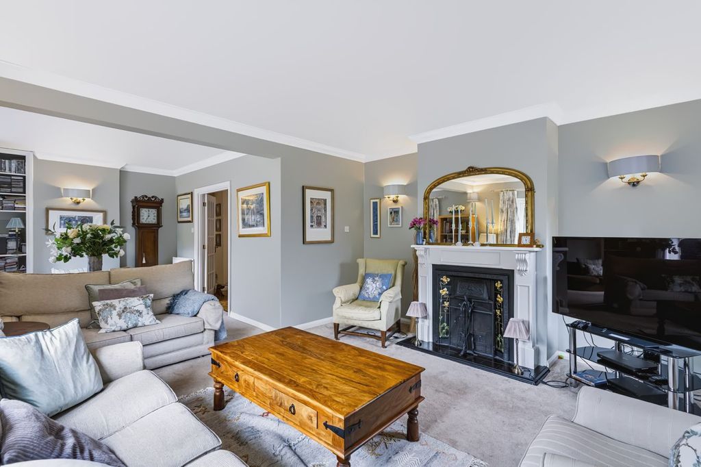 Property photo 2 of 31