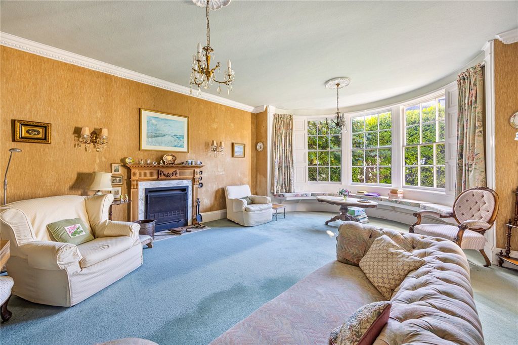 Property photo 3 of 19 Sitting Room