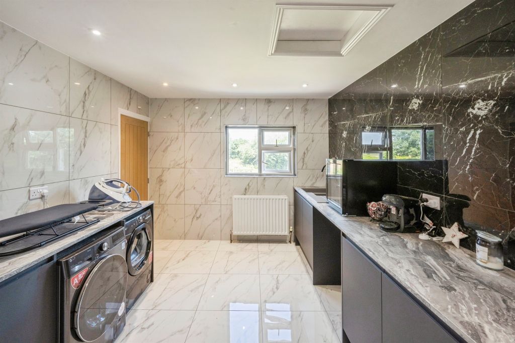 Additional image 17 of 6 bed detached house for saleBrigg Road, Messingham, Scunthorpe DN17