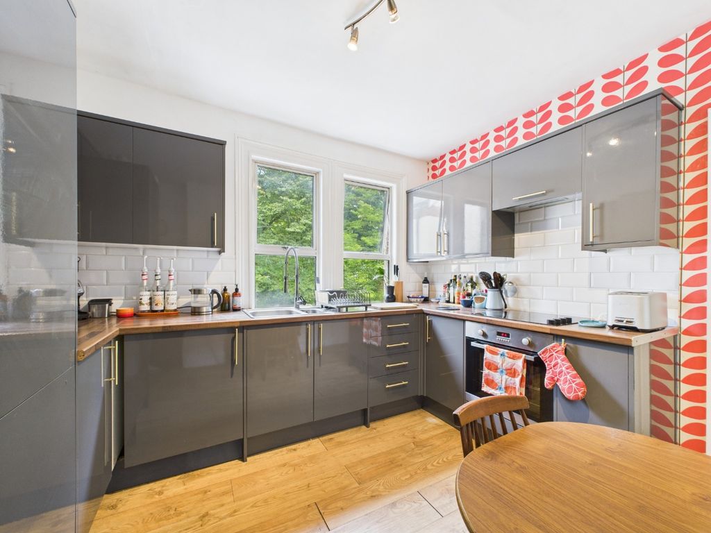 Property photo 3 of 11 4429044