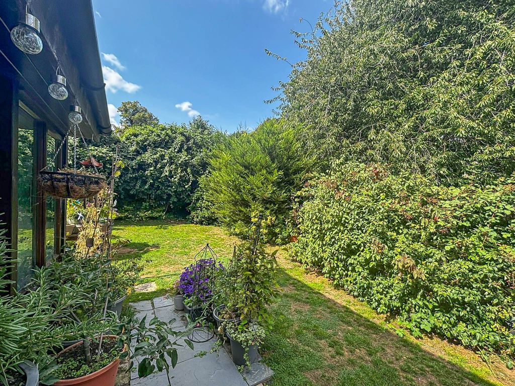 Property photo 3 of 10 Front Garden