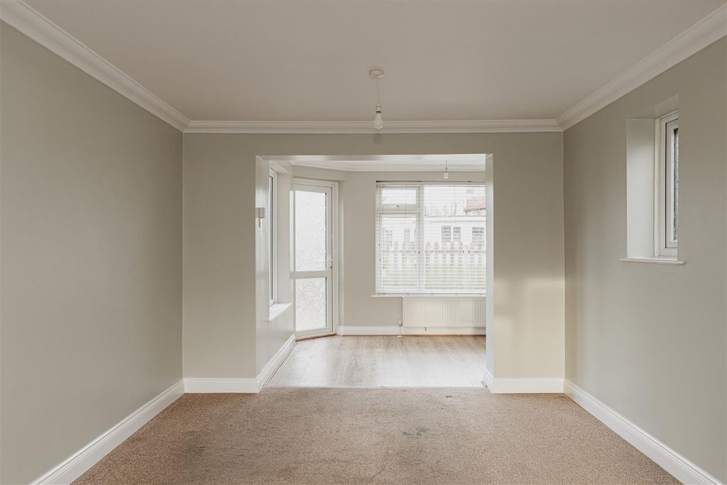 Property photo 3 of 17 (3).Jpg