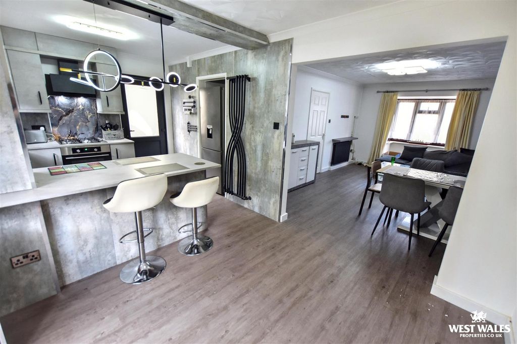 Property photo 2 of 23 13 (16).Jpg