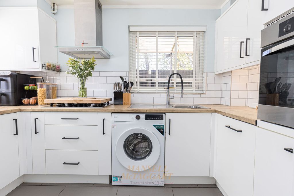 Property photo 2 of 27