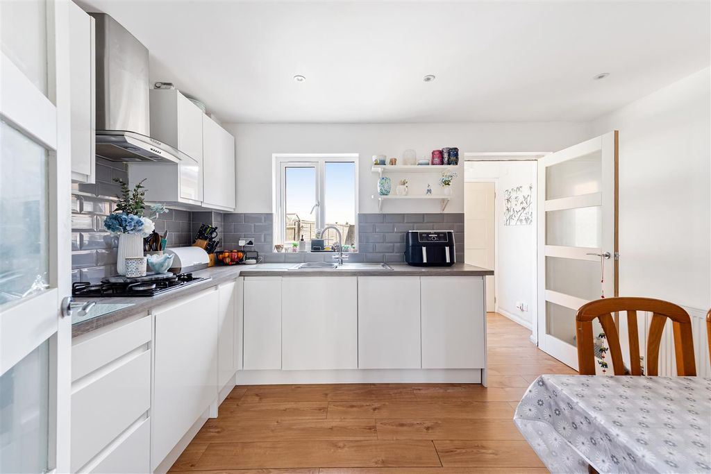 Property photo 3 of 14 Kitchen/Diner