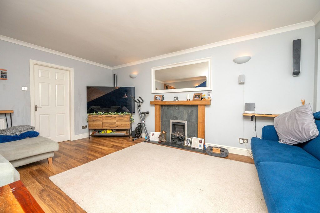 Property photo 3 of 34 Photograph 3