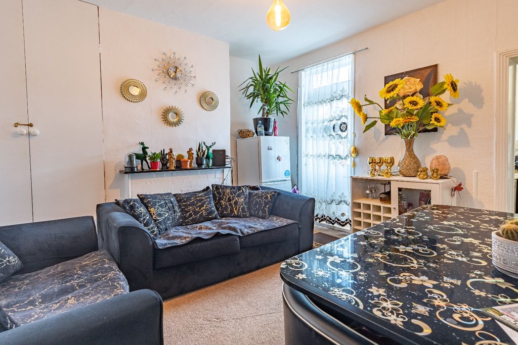 Property photo 2 of 14 4414581