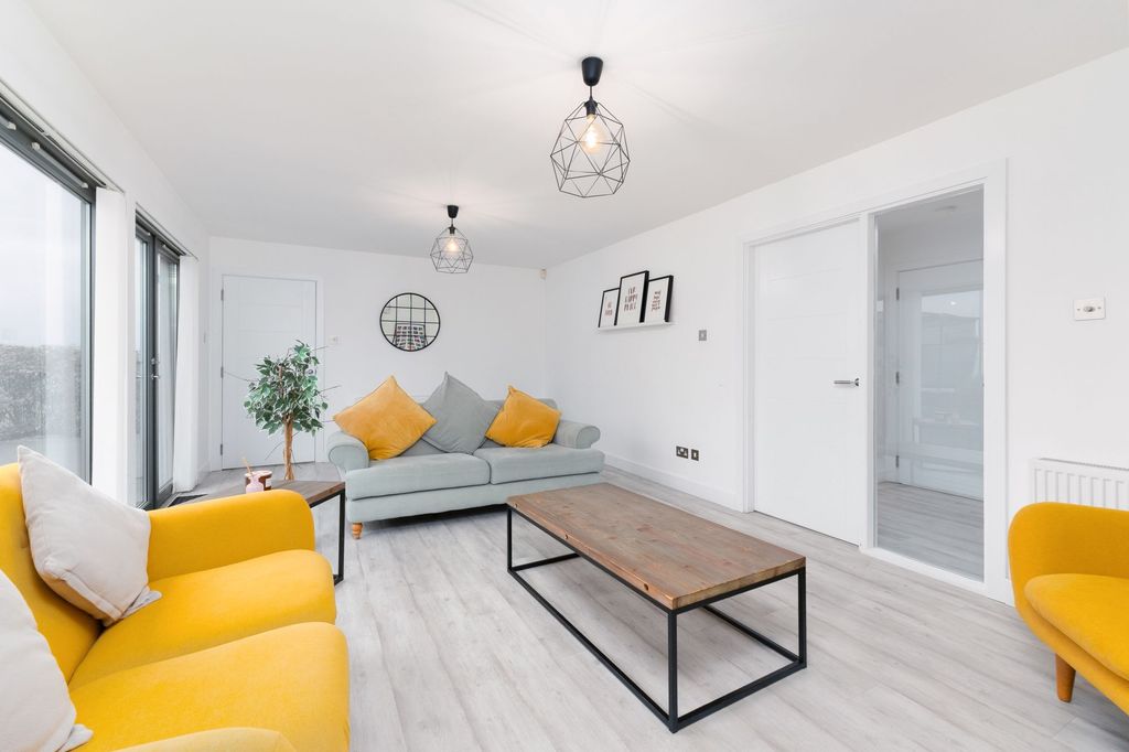 Property photo 2 of 44