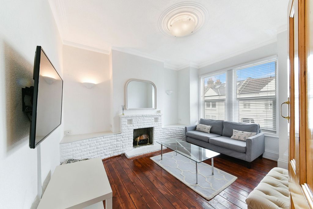Property photo 1 of 12