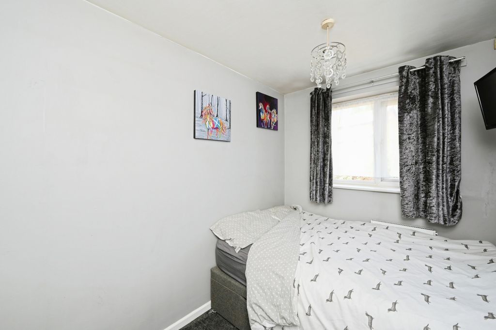 Property photo 3 of 17 4