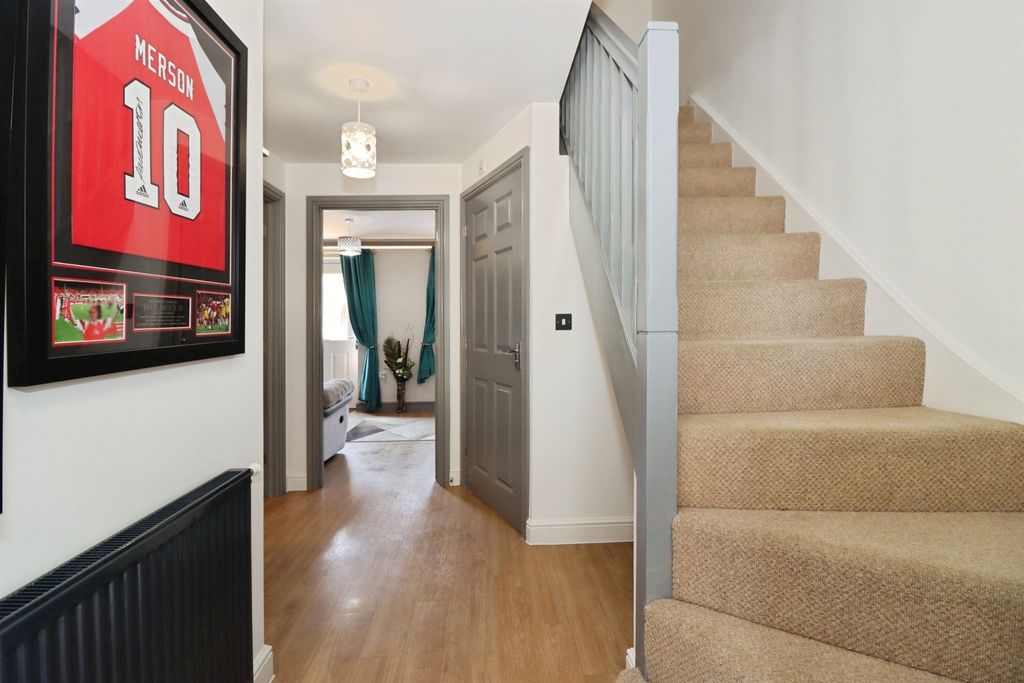 Property photo 2 of 18