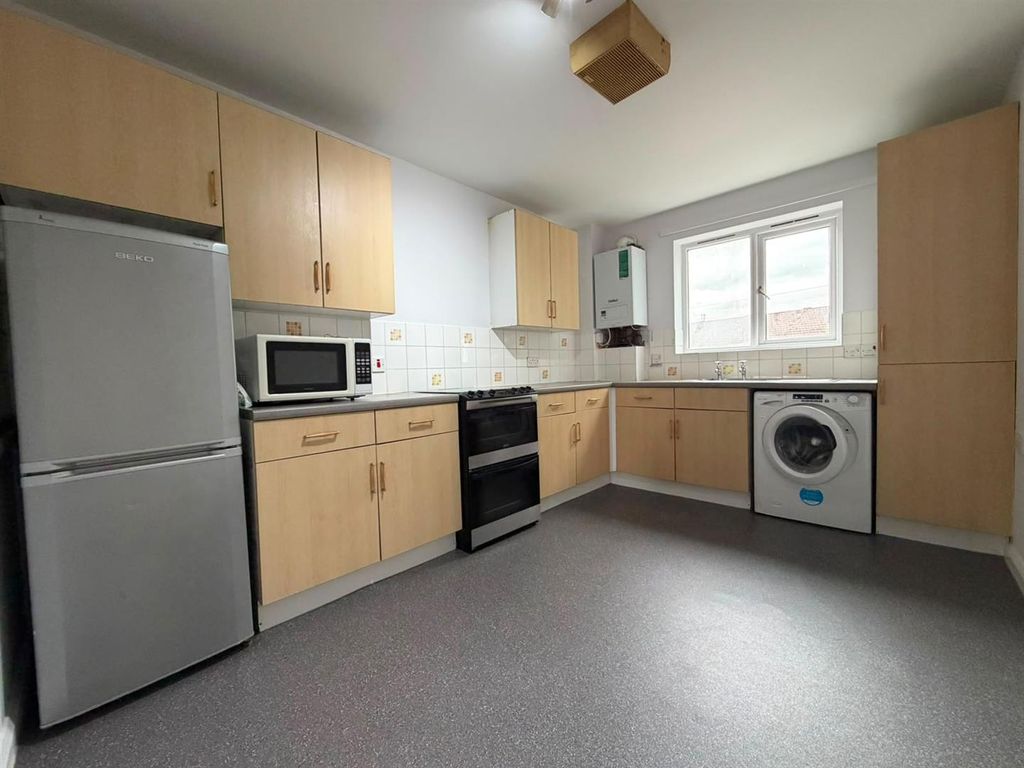 Property photo 2 of 6 Kitchen