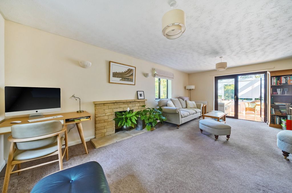 Property photo 2 of 19 Sitting Room