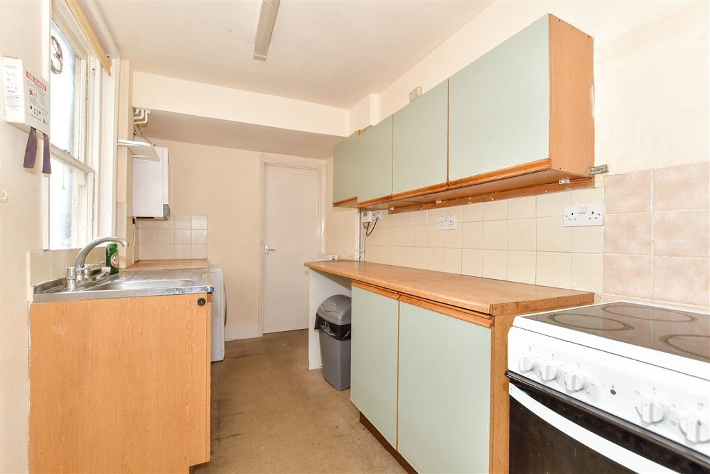 Property photo 3 of 10 Kitchen