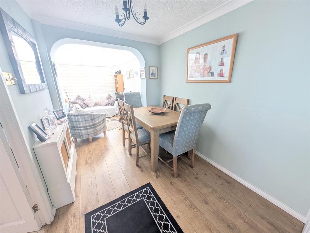 Property photo 3 of 17 Dining Area