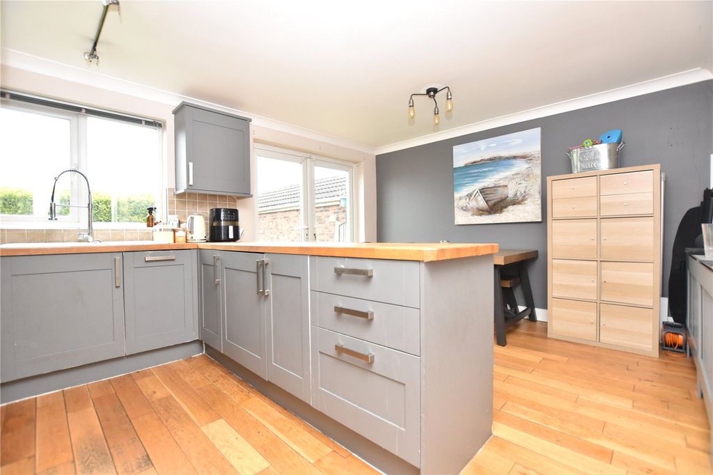 Property photo 2 of 15 Picture No. 13