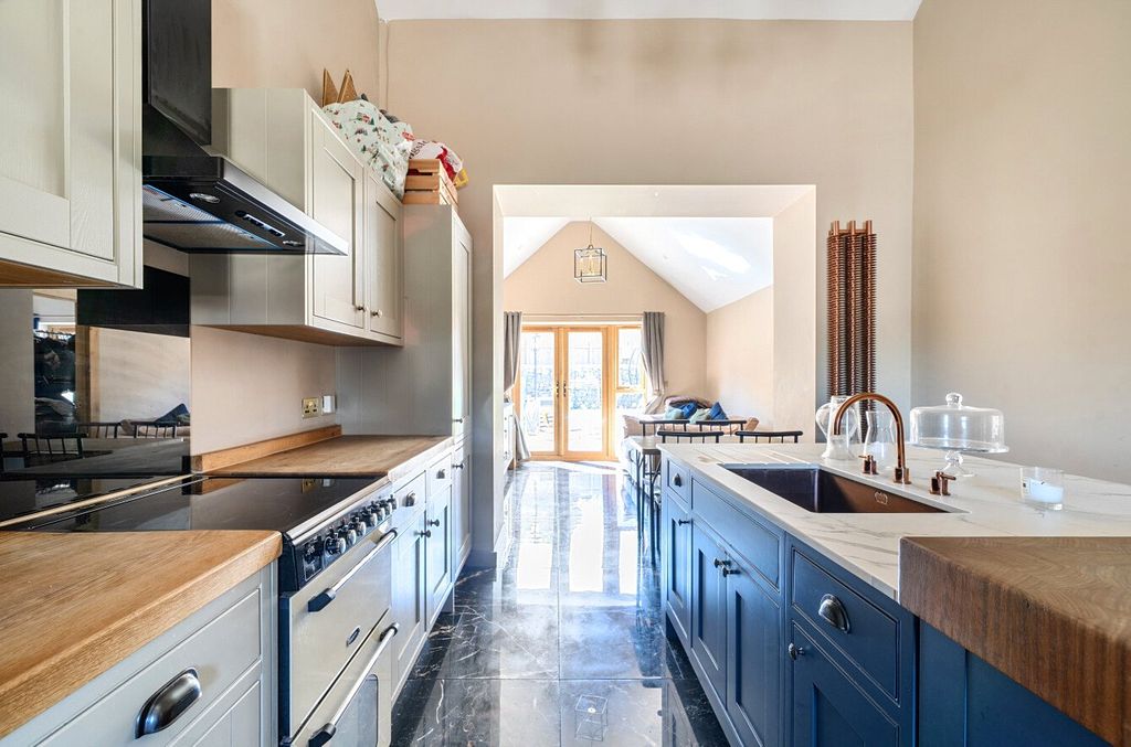 Property photo 2 of 17 1471428-11-6A3E5B...