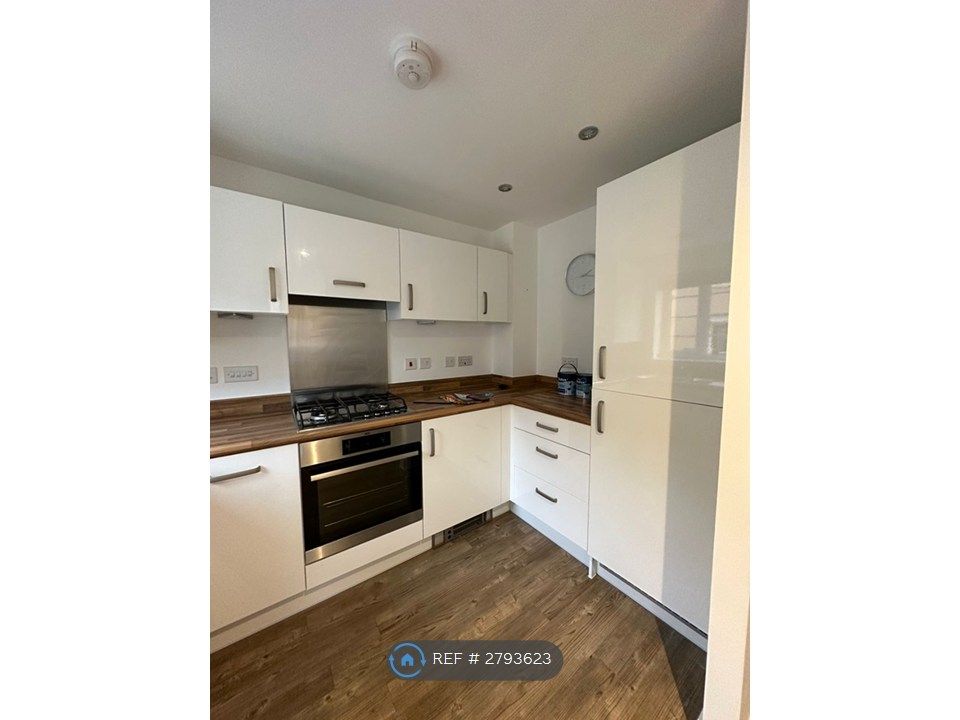 Property photo 3 of 10 Kitchen