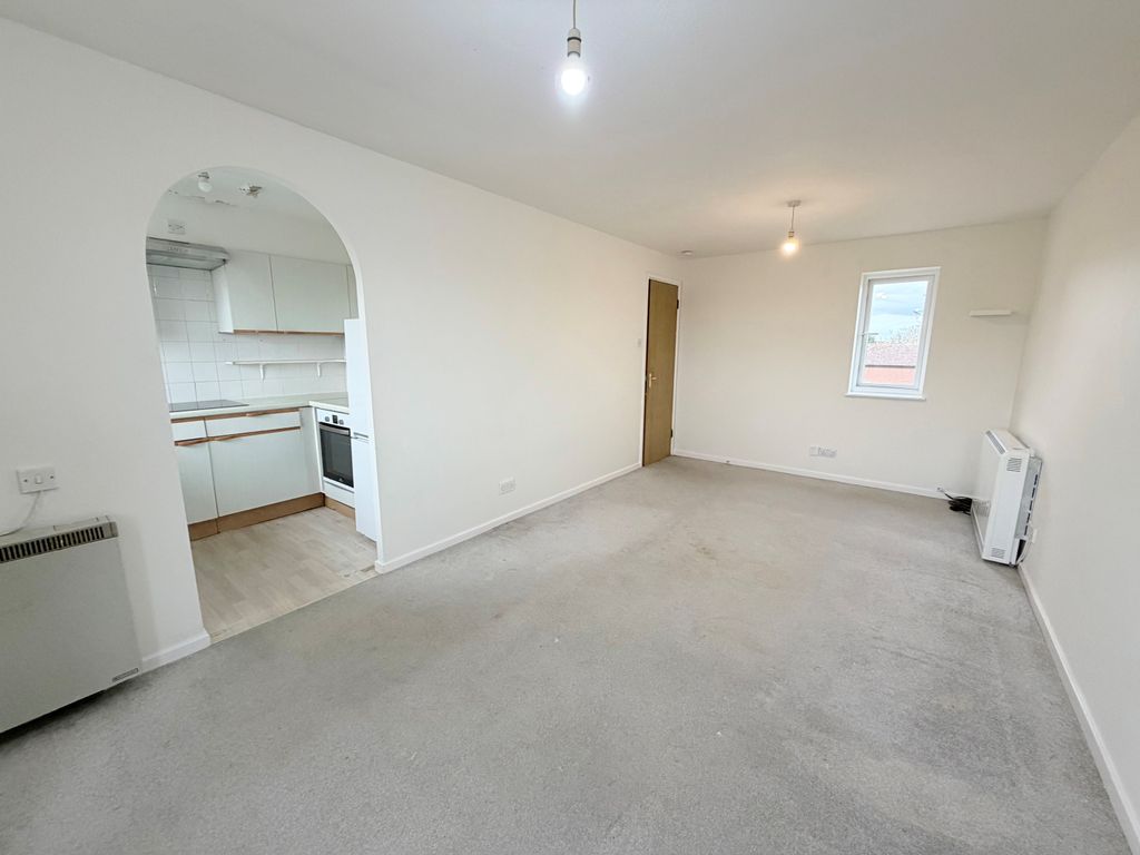 Property photo 1 of 9 Living Room