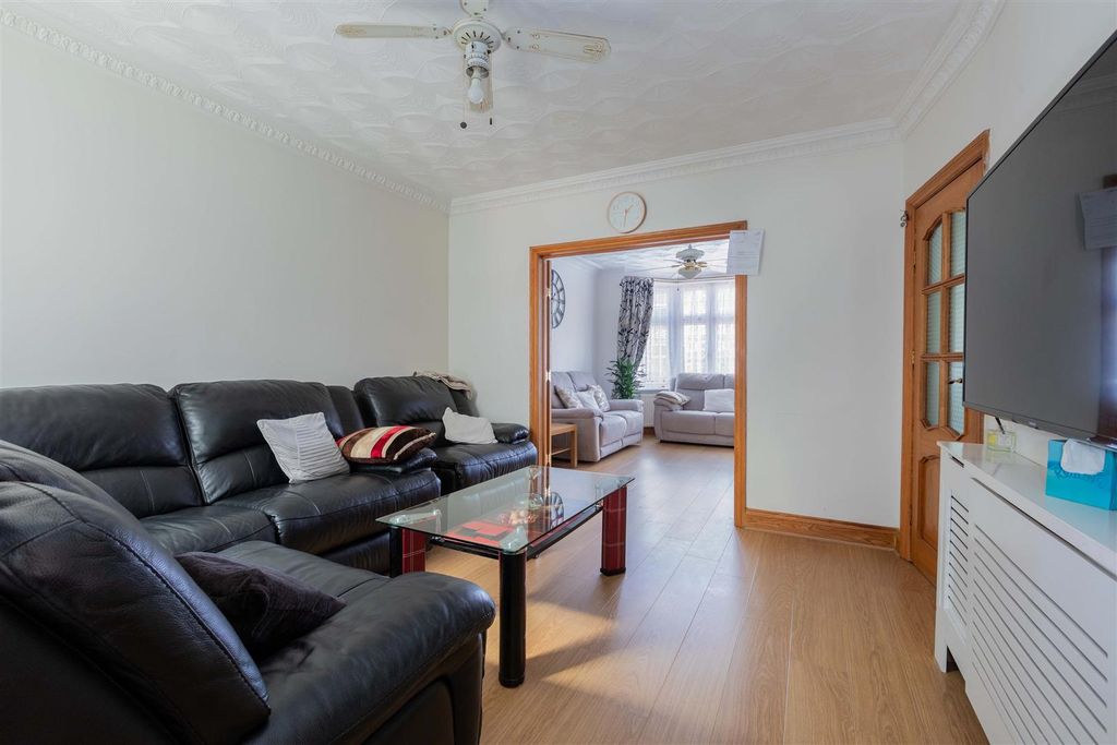 Property photo 2 of 18 13 Henry Road-13.Jpg